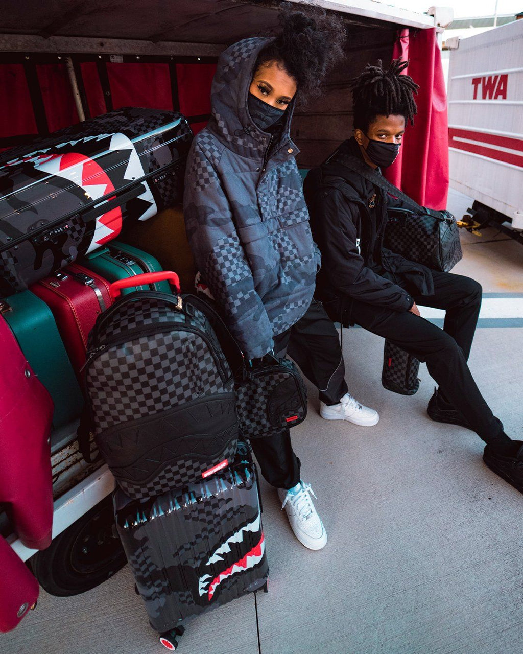 3AM SHARKNAUTICS 29.5ƒ?� FULL-SIZE LUGGAGE