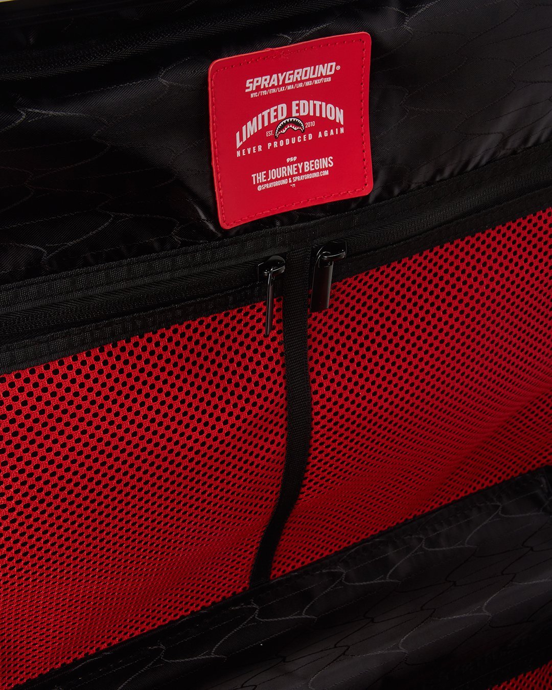3AM SHARKNAUTICS 29.5ƒ?� FULL-SIZE LUGGAGE