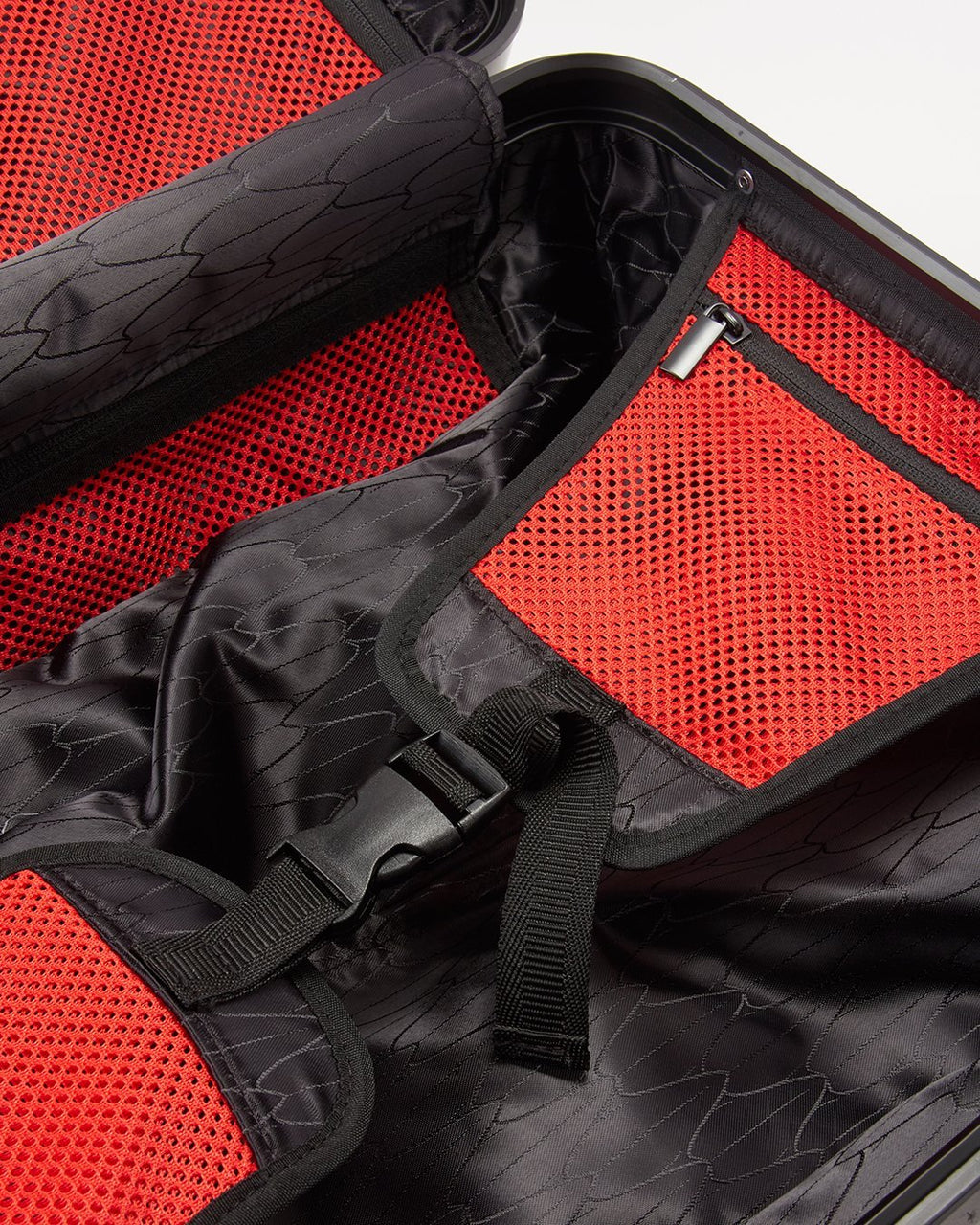 3AM SHARKNAUTICS 29.5ƒ?� FULL-SIZE LUGGAGE