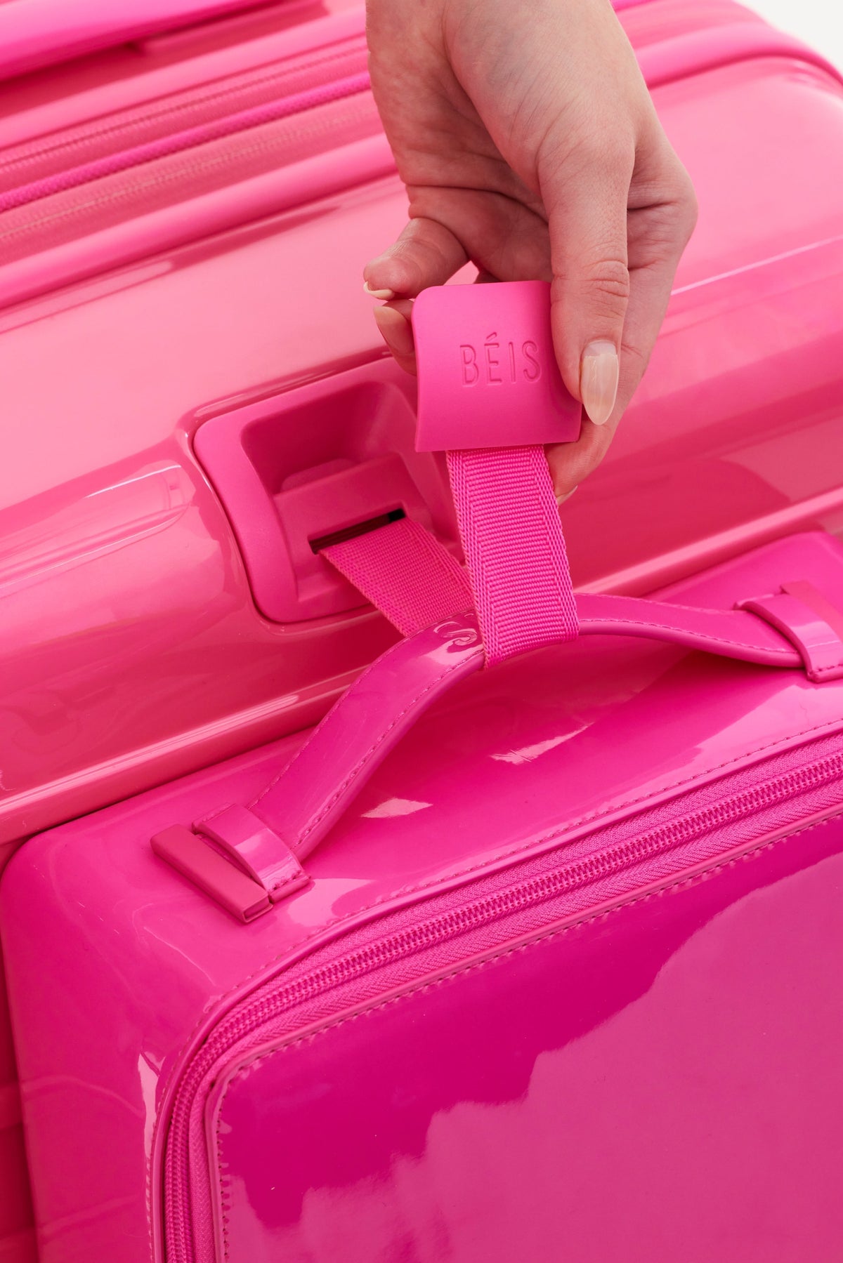 The Medium Check-In Roller in Barbieƒ?› Pink