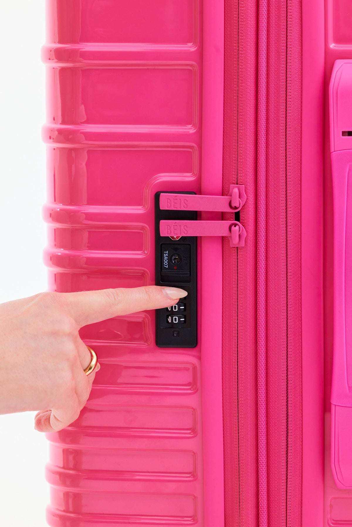 The Medium Check-In Roller in Barbieƒ?› Pink