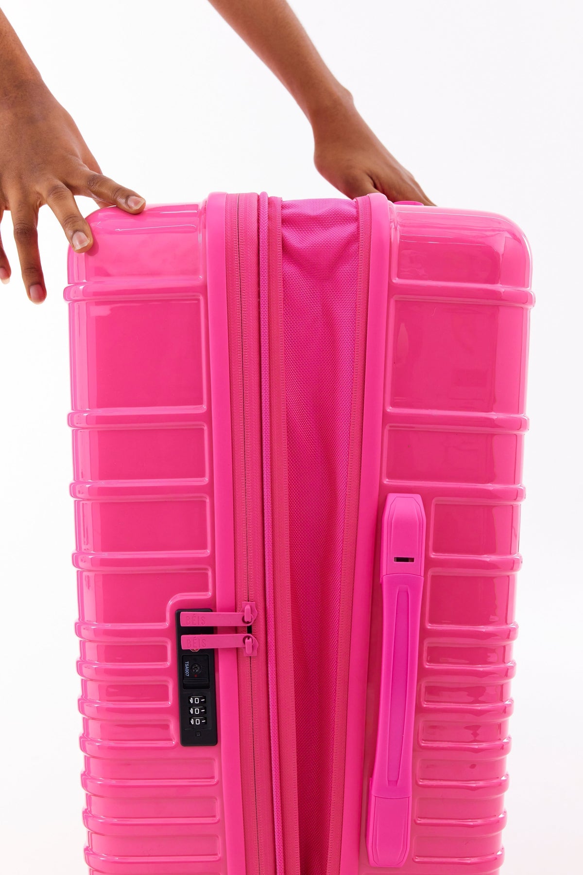 The Medium Check-In Roller in Barbieƒ?› Pink
