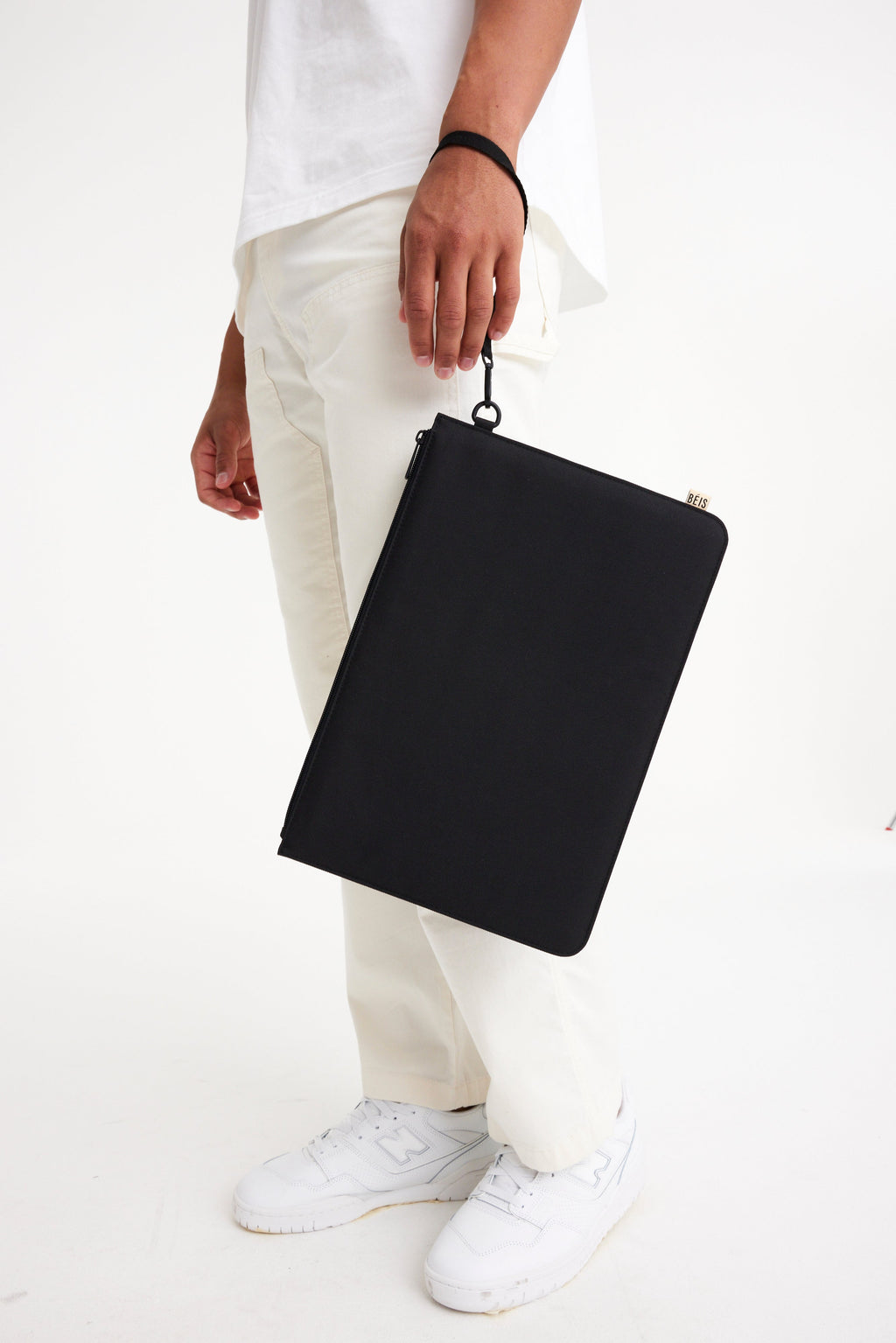 Resale The B??ISics Laptop Pouch in Black