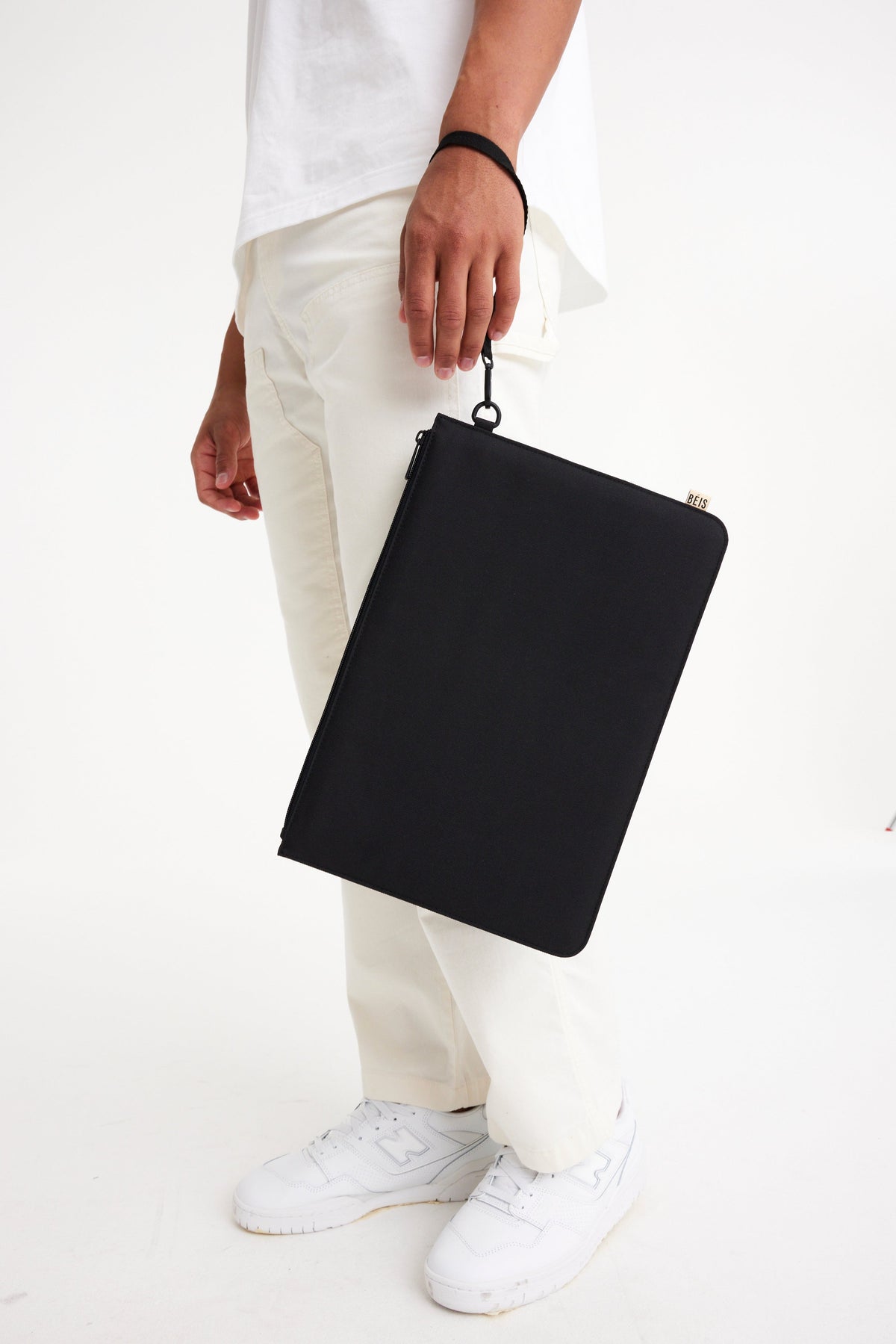 Resale The B??ISics Laptop Pouch in Black
