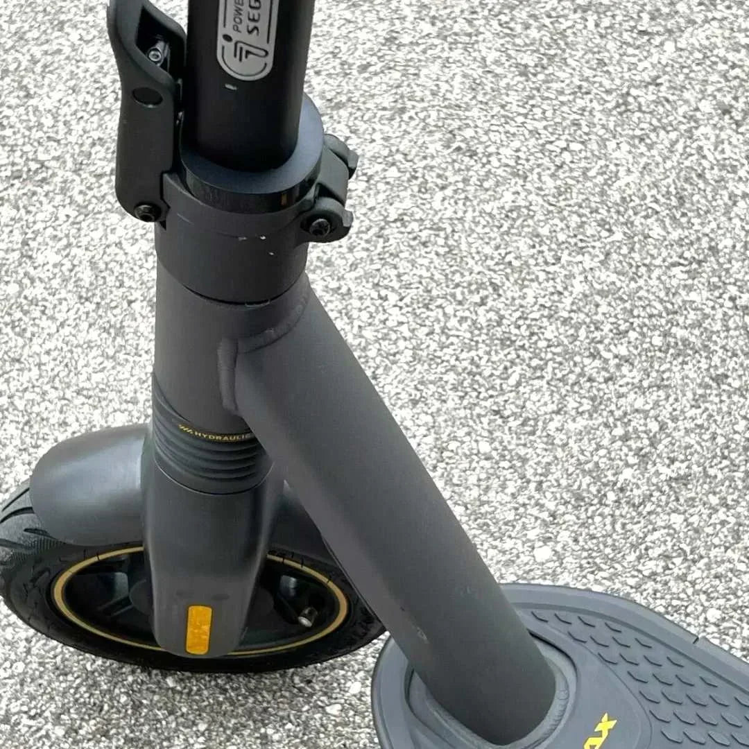 Segway - Max G2 Electric Kick Scooter Foldable w/ 43 Mile Range and 22 MPH Max Speed - Black - Good Condition