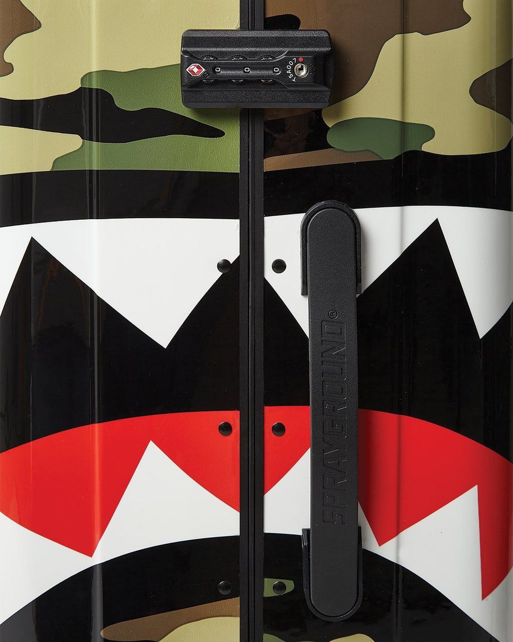 SHARKNAUTICS (CAMO) 29.5ƒ?� FULL-SIZE LUGGAGE